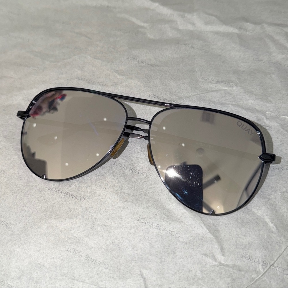 Dezi x Quay High Key Aviator Sunglasses - Picture 3 of 7